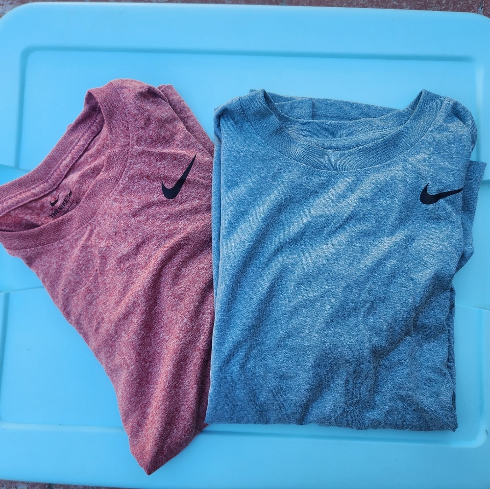 Set of 2 Nike Workout Shirts Size Medium